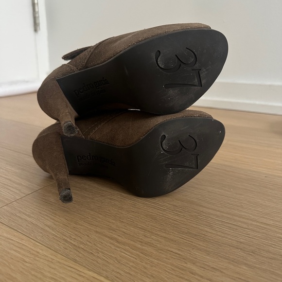 Pedro Garcia Suede Peep-toe Booties *EXCELLENT condition* - Picture 6 of 11